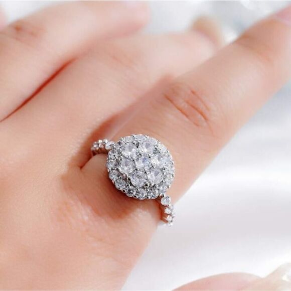 Sparkling 925 Silver Plated Infinity Ring with Micro Paved Round Zirconia Size 7 - Picture 2 of 9